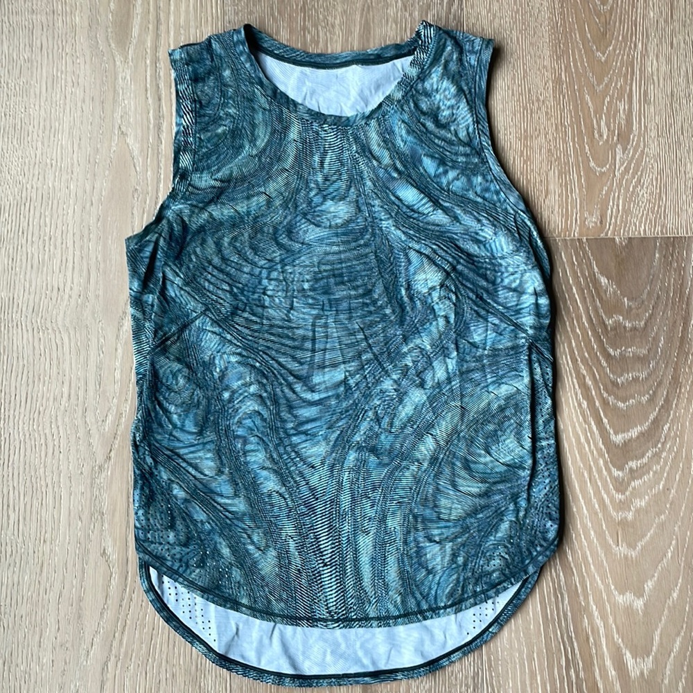 LULU flowy work out top